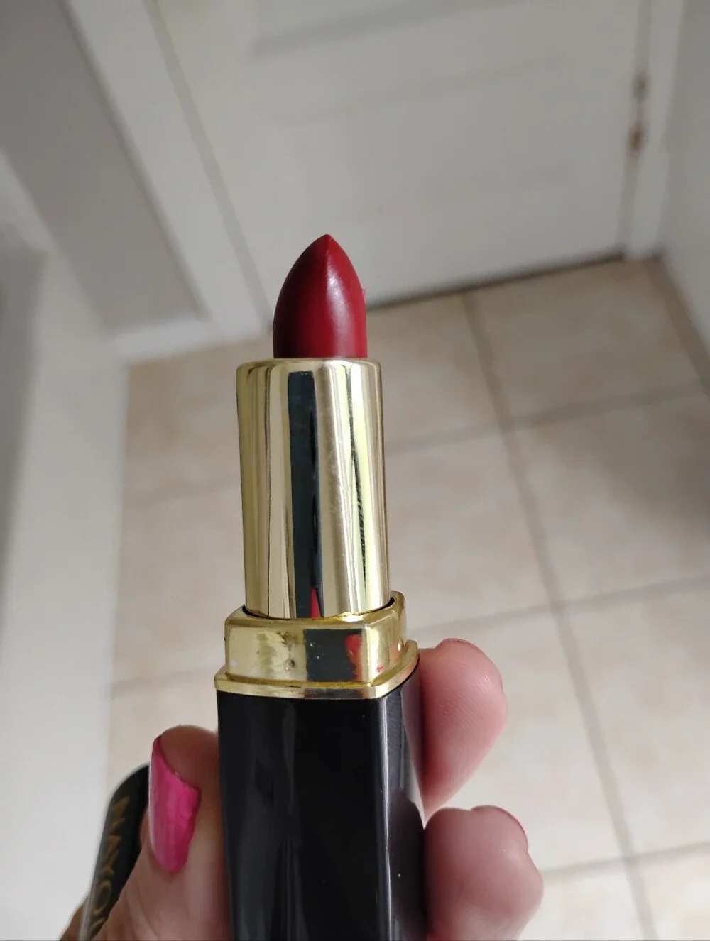 NWT /FREE WITH BUNDLE/ hypericum red lipstick